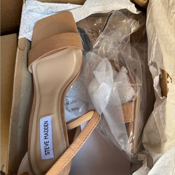 Steve Madden Women's TIAA Heeled Sandal, Camel Nubuck - Picture 3 of 4